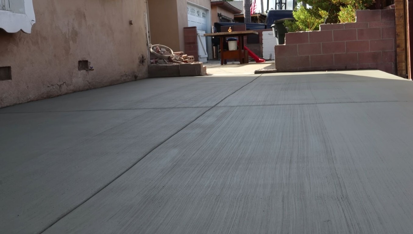 High-quality finished concrete driveway in Pueblo, CO